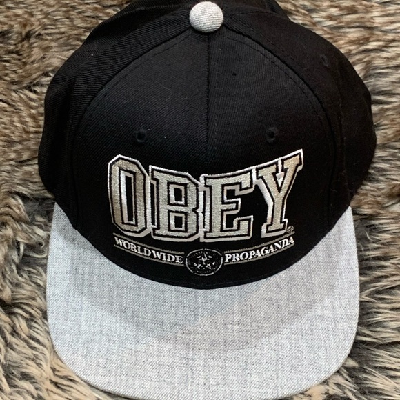 Obey SnapBack Propaganda Hat stitched, Black & Grey NWOT - Picture 1 of 6
